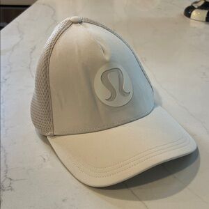 White lululemon hat